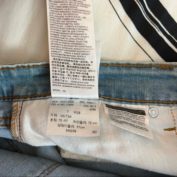 Levi’s denim shorts - Picture 5 of 7